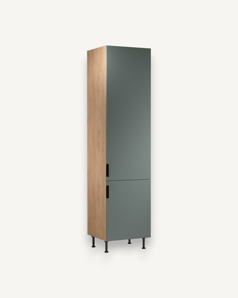 Hochschrank D60T P/L AX – Sorento Grün Sonoma Eiche – Stauraum in der Höhe optimal genutzt.