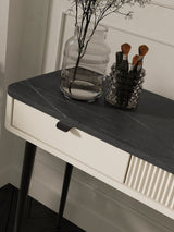 Marly Detail – Kaschmir / Grauer Stein