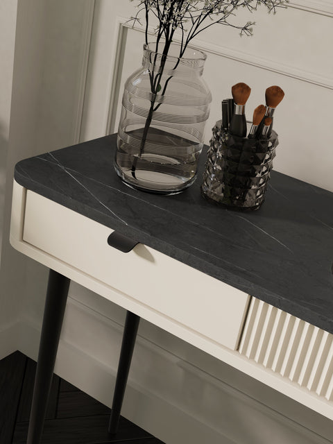 Marly Detail – Kaschmir / Grauer Stein